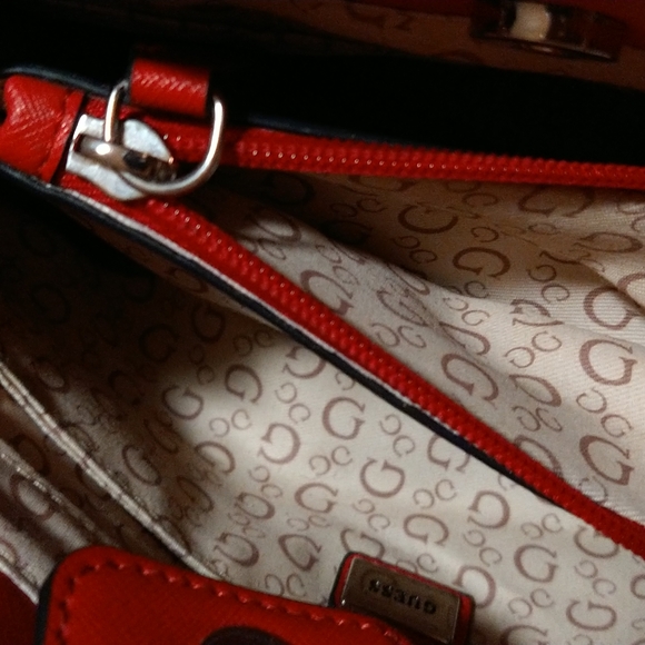 Guess Bag - Picture 3 of 4